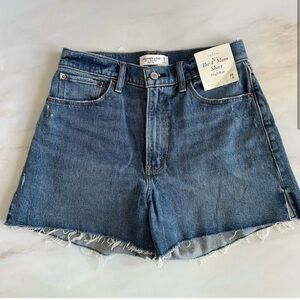 Abercrombie Curve Love Mom Short 4” size 28